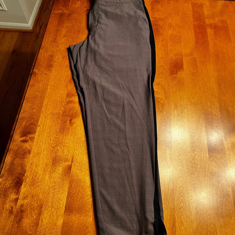 Athleta Size 10 Black and Grey Plaid Brooklyn Pants - AWESOME